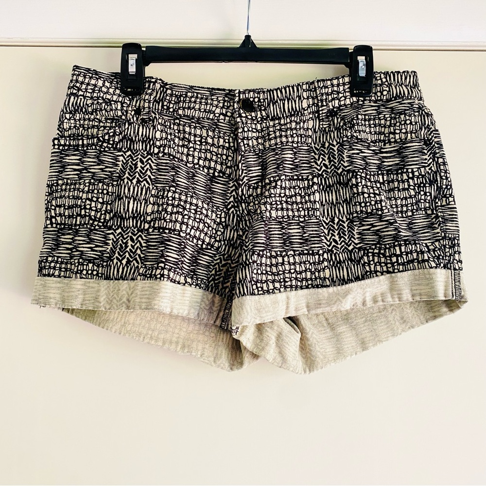 BDG cotton cuffed shorts, size 31. Black and cream white pattern.